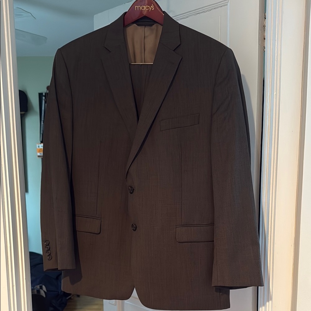 Ralph Lauren Classic Brown Wool Suit with Structured Shoulders
